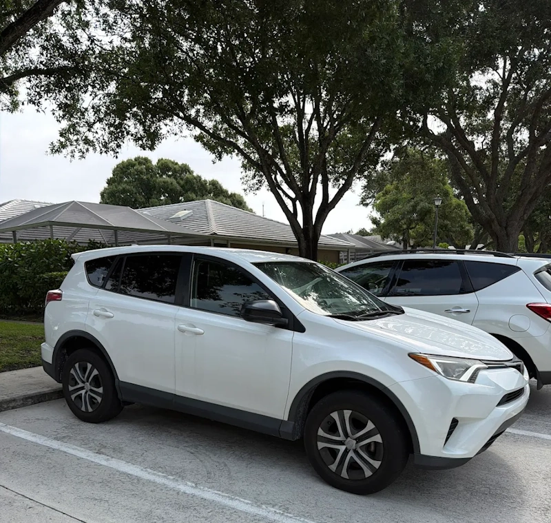 An SUV in a parking space demonstrates an ideal presentation when you prepare to sell your used car.